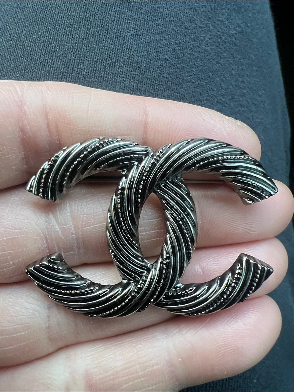 CHANEL Textured Twisted CC Logo Brooch - Silver